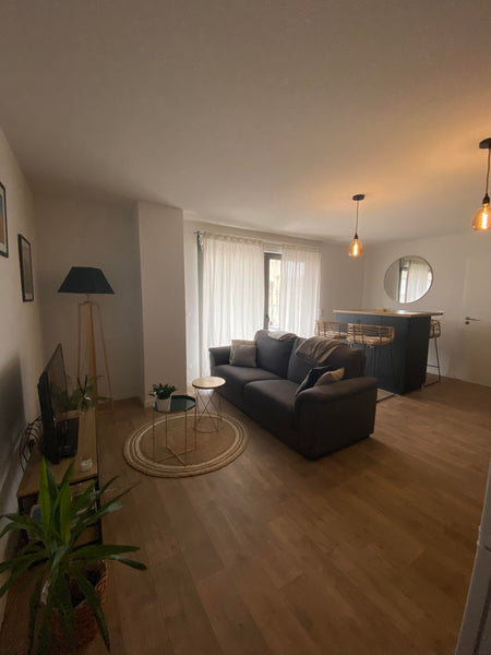 Grand appartement neuf, tout équipé avec balcon+ place de parking. Idéalement si Bordeaux, France Appartement spacieux, équipé avec parking bordeaux Entire condo vacation rental 50997894