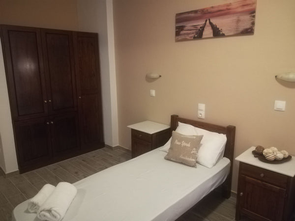 My place is good for groups of 4 or 5 guests.Very central.Buses,taxis,shops,rest  Happy Days Studio Ios Private room in rental unit vacation rental 13727283