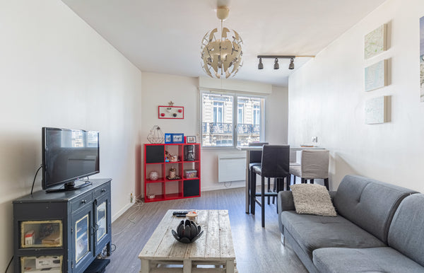 Located in the heart of the Chartrons, you will enjoy all the comfort for a simp La Rochelle, France GuestReady Apartment in the heart of the Chartrons Entire rental unit vacation rental 25544666