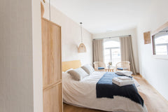 L'établissement les pénates bordelaises est une chambre d'hôte chez l'habitant e Paris, France Suite Pénate 3 - chambre d'hôte les pénates bordel Private room in bed and breakfast vacation rental 597467857236666061