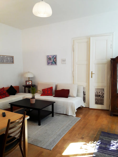 Nice and silence flat in the CENTER of Vienna.<br /><br /><br />10min walking to Vienna, Austria Flat in the CENTER. Cozy and silent. Entire rental unit vacation rental 17816673