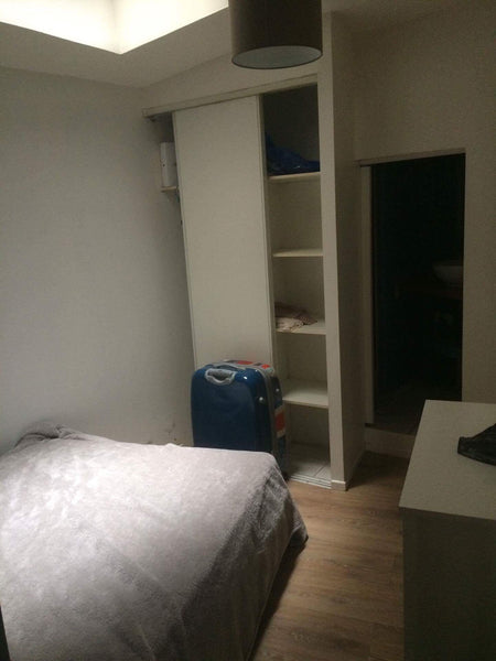 Dans le centre de bordeaux, cette chambre est composée de salle de bain et de se Saint-Benoît, Réunion Chambre+Salle de bain privatisée Private room in rental unit vacation rental 19800044