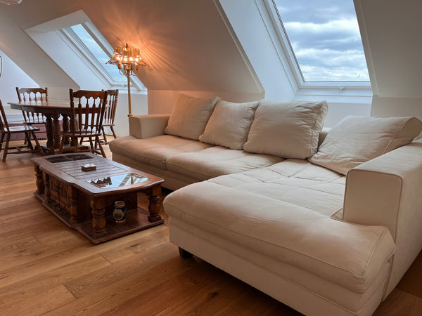 This place has it all for a cozy stay in Vienna. It’s near the city center and v Vienna, Austria ☀️Sunny Loft - near City Center Entire loft vacation rental 606356743105679585
