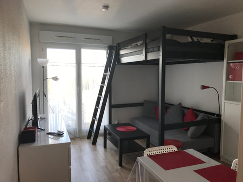 Studio tout confort.<br />En plein cœur de Mérignac centre, au pied du Tram A et Nouvelle-Aquitaine, France Mérignac centre fibre optique parking sécurisé Entire condo vacation rental 22274925