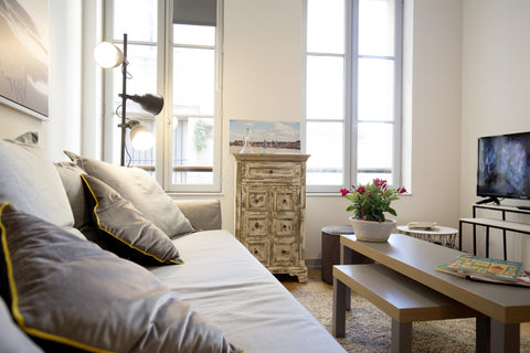 In the heart of the historic center of Bordeaux, charming 2-room apartment fully Bordeaux, France _MAUBEC Entire rental unit vacation rental 18682648