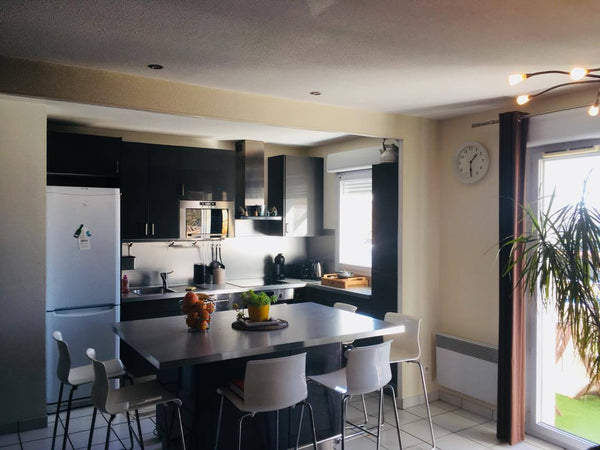 Appartement dans résidence fermée et sécurisée spacieux et lumineux avec place d Ancerville, France Appartement  à Mérignac Arlac Entire condo vacation rental 21865000