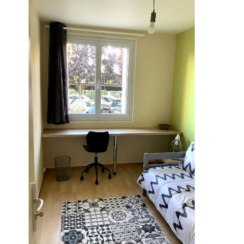 Ce T3 est utilisé habituellement par des étudiants, et disponible en ce moment p Mérignac, France Chambre 11m2 bureau prox. stade du jard et centre Private room in rental unit vacation rental 43973541