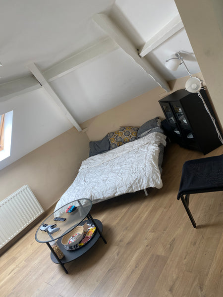 Simplifiez-vous la vie dans ce logement paisible et central, appartement kot de   AIRBNB 1040, 70€ la nuit Entire rental unit vacation rental 688915755110775529