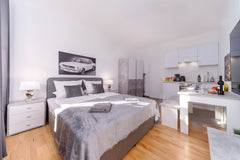 This bright apartment is a great option for a traveling couple or a business tra  ⍟City Apartment+Netflix⍟ Next to Hauptbahnhof Entire rental unit vacation rental 51301351