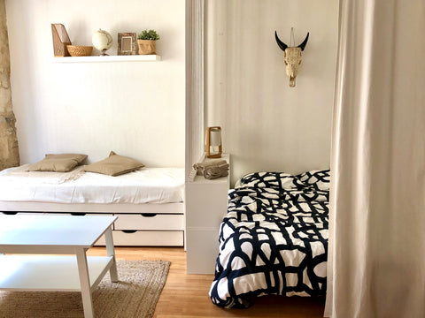 Studio de 22m2 agencé avec un espace chambre et un espace salon bien distinct.<b Bordeaux, France Appartement cosy hyper centre de Bordeaux Entire rental unit vacation rental 50003806