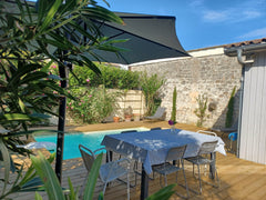 Maison spacieuse, refaite à neuf, avec un agréable salon/SaM de plain-pied avec  Bordeaux, France Maison Bordeaux- avec piscine Entire home vacation rental 32598229
