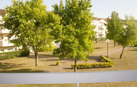 L'appartement se trouve dans une résidence calme, arborée et sécurisée situé au  Mérignac, France Appartement proche TRAM dans résidence SÉCURISÉE ! Entire condo vacation rental 23461752