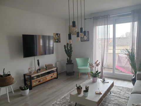 Joli appartement dans résidence au calme. Petite entrée avec 1 placard et cintre Bègles, France Joli T3, 63 m2, résidenc. piscine, 10 min BDX. Entire condo vacation rental 27900573