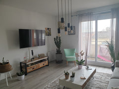 Joli appartement dans résidence au calme. Petite entrée avec 1 placard et cintre Bègles, France Joli T3, 63 m2, résidenc. piscine, 10 min BDX. Entire condo vacation rental 27900573
