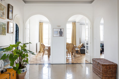 Come and stay in this beautiful Italian-style flat, bathed in light and overlook Bordeaux, France ✧ Le Passage ✧ space and serenity, terrace Entire rental unit vacation rental 608599508753270339