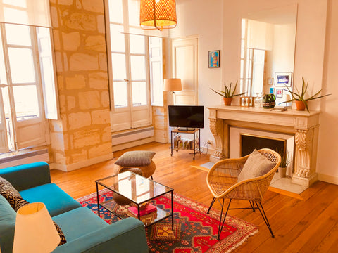 You are welcome in my beautiful 1 bedroom flat typically "Bordeaux style" with i Bordeaux, France BEAUTIFUL 1 BEDROOM FLAT HEART OF THE OLD TOWN Entire rental unit vacation rental 1242294