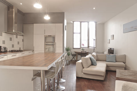 Location meublée dans un bel appartement de 70 m2 située au 1er étage. Une place  Notre Dame - 70m² avec parking aux Chartrons Entire rental unit vacation rental 38716034