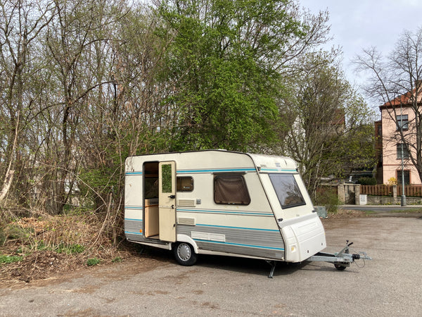 Nice and cozy small caravan suitable for two people in Prague Braník. With comfy Prague, Czechia Low cost nice caravan, nature, tram and bus nearby Camper/RV vacation rental 606872826599814714