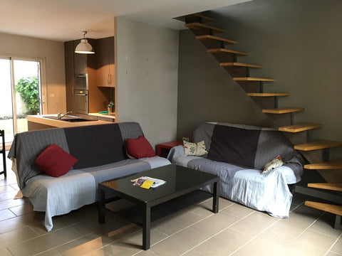 Quaint stone house with a modern refurbishing. Designed to comfortably accommoda Bordeaux, France Maison de quartier en Duplex, Bail Mobilité Entire townhouse vacation rental 51156594