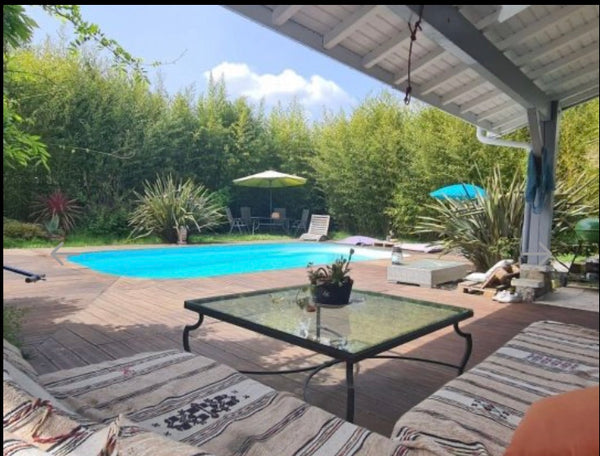 Ce logement paisible offre un séjour détente pour toute la famille. Paris, France Magnifique villa avec piscine Bordeaux / Merignac Entire villa vacation rental 684537937846945569