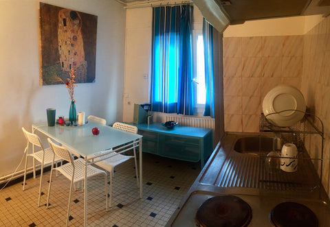 Bel appartement avec une cuisine équipée et une chambre  avec lit 2 places/ sall Bordeaux, France Bel appartement bordeaux /2pers Entire rental unit vacation rental 18222342