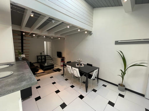 Le logement de 80 m2 est composé de 2 chambres l'une avec un lit 160×200 l'autre  Bordeaux cauderan: charmante échoppe bordelaise Entire townhouse vacation rental 659235894325247621