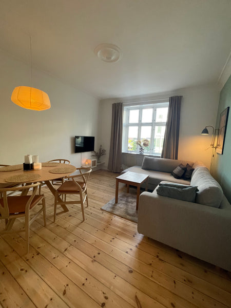 Nyd det simple liv i denne fredelige og centralt beliggende bolig, med alt der s Copenhagen, Denmark Skøn lejlighed med gårdhave - central placering Entire condo vacation rental 674331956602118168