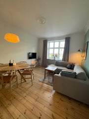 Nyd det simple liv i denne fredelige og centralt beliggende bolig, med alt der s Copenhagen, Denmark Skøn lejlighed med gårdhave - central placering Entire condo vacation rental 674331956602118168