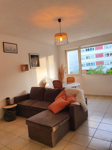 App. Lumineux en hyper centre.<br />2 min à pied du tram, proche de l'aéroport.< Bordeaux, France Merignac T3 hyper centre calme. Entire rental unit vacation rental 615131555824992891