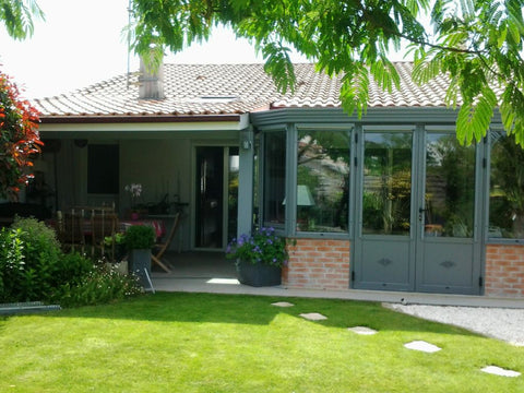 Mon logement est dans un quartier résidentiel , vous pouvez me contacter au:  zé Bruges, France villa jardin piscine,   prés tram vers  BX CENTRE Entire home vacation rental 16995356