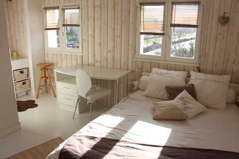 Chambre spacieuse et ensoleillée agencée en studio: coin salle de  bain (WC/lava Cenon, France Chambre "studio" proche Bordeaux Private room in home vacation rental 9086755