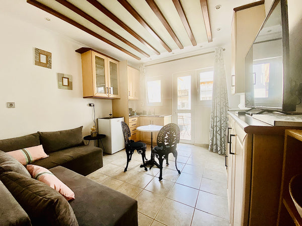 Wake up in this bright apartment located in Vironas. This  30 sq.m. apartment of Athens, Attica, Greece Comfy & Lightful Apartment near Athens Center Entire condo vacation rental 622913751747396301