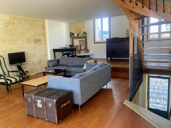 Dans un quartier calme et familial, notre échoppe vous offrira confort et quiétu Bordeaux, France Échoppe bordelaise avec espace extérieur et garage Entire townhouse vacation rental 53338832