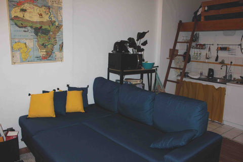 Bienvenue dans mon studio de 27m2 au 1er étage d’un immeuble bordelais. Le couch Bordeaux, France Studio de charme en plein Bordeaux Entire rental unit vacation rental 45997838