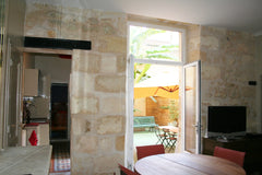 T3 à 20 mètres  cathédrale et mairie.<br /><br />Tout Bordeaux historique à pied Bordeaux, France T3 avec jardin , à  20 mètres  de la cathédrale . Entire rental unit vacation rental 19394098