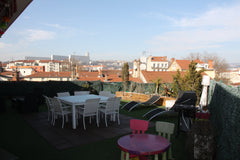 Idéal pour visiter Lyon à 2 arrêt de métro du Vieux Lyon,  à 5 minutes à pied du Lyon, France Nid de 83M2 sur toit terrase plein centre de Lyon9 Entire rental unit vacation rental 17246213