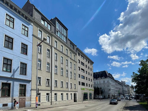 A quiet location centrally located: The bright apartment consists of an eat-in k  Flarent WG Studio with balcony Entire rental unit vacation rental 658528599657501555