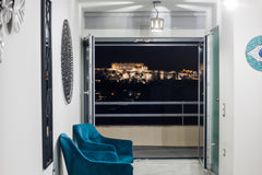 The 360-degree views from this top-floor deluxe studio suite are as impressive a GR *** Acropolis view sky suite *** Entire rental unit vacation rental 40937595