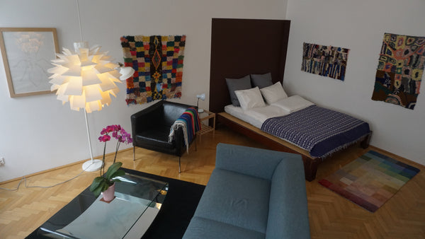 The little studio apartment is perfectly located in Vienna's city center, right  Vienna, Austria COZY STUDIO APARTMENT IN THE HEART OF VIENNA Entire rental unit vacation rental 34104582