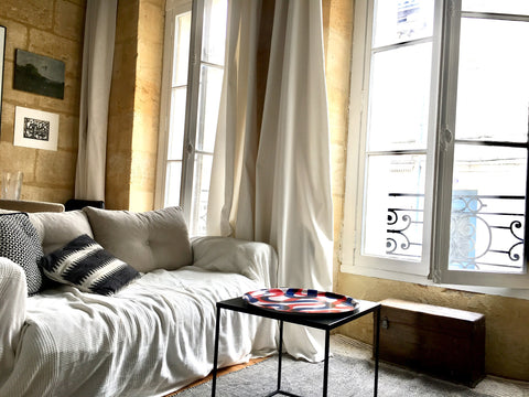 Murs en pierres, moulures, parquet ancien, hauteur sous plafond donnent beaucoup Bordeaux, France Studio pierre ultra confort tram D Fondaudege Entire rental unit vacation rental 49299301