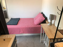 Chambre complètement indépendante à 10 minutes du tram ligne b à pied et10 à 15  Bordeaux, France Logement entier Chambre indépendante climatisé Private room in rental unit vacation rental 24487245