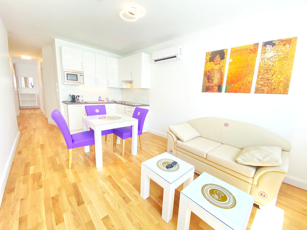 Unser gemütliches Apartment liegt in einem klassischen Wiener Altbau im 2. Bezir Vienna, Austria Steiner Residences Nestroyplatz Top-Floor Apts. Entire rental unit vacation rental 678102180288253522
