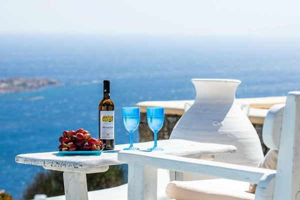 Just 300m from the famous beach of Psarou a fully equipped villa, with an exteri London, United Kingdom Beachfront Villa Giovanna-Premium Location&Jacuzzi Entire villa vacation rental 3608107