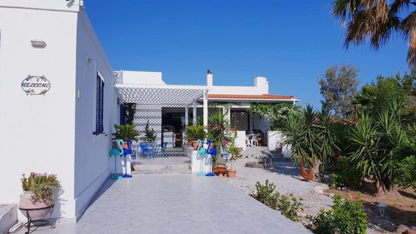 Le studio  de 30m2 est équipé d'une grande cuisine aménagée , d'une salle de bai Greece Studio confortable climatisé  au calme Entire guesthouse vacation rental 26674743