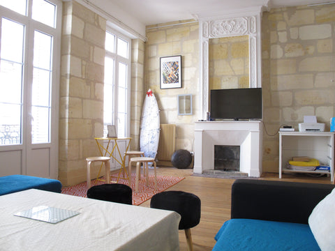 Les Plus : <br />- Bel immeuble bordelais en plein centre de Bordeaux<br />- Une Bordeaux, France Appart TOURNY T2 61m² Entire rental unit vacation rental 49360807