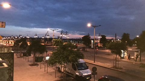 L’appartement se situe sur la place Stalingrad ! Il vous offre une vue exception Bordeaux, France Chill in Bordeaux Entire rental unit vacation rental 22382089