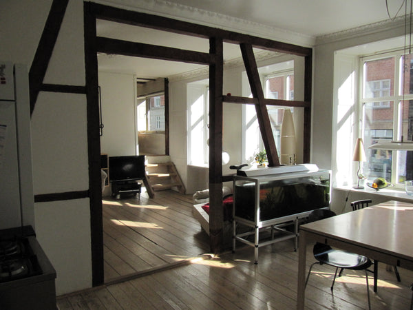 Unik lejlighed med fritliggende bjælker mellem  køkken og stue, soveværelse i fo Copenhagen, Denmark Skøn, åben 4V i hjertet af Nørrebro Entire rental unit vacation rental 3574378