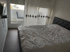 chambre privée dans un longtemps appartement avec moi  la douche et les toilette Bordeaux, France Bordeaux0770302074lormont Private room in condo vacation rental 52126796