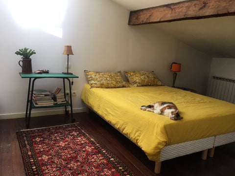 Welcome in the cat's room in the old city center of Bordeaux, near the railway s Bordeaux, France Have good rest in the cat's room ! Private room in rental unit vacation rental 37249358