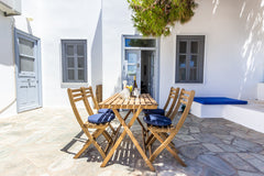The house is 60 square meters with a yard 20 square meters and can accommodate u Plaka, Greece Folia' (traditional house in Plaka) Cycladic home vacation rental 43837185